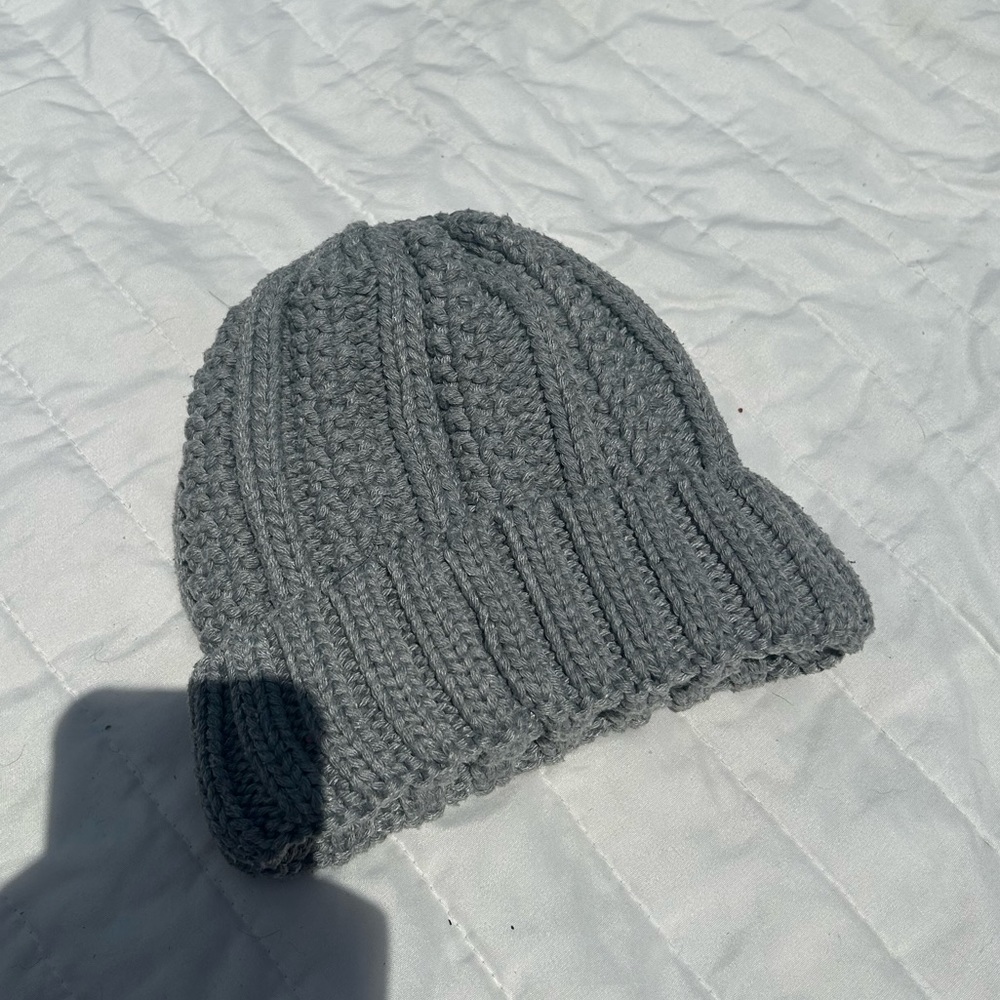 Women’s super thick gray beanie